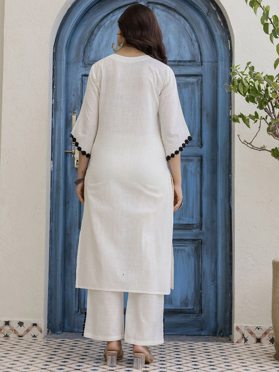 Minimalist Lace Magic – Black & White, Always Right