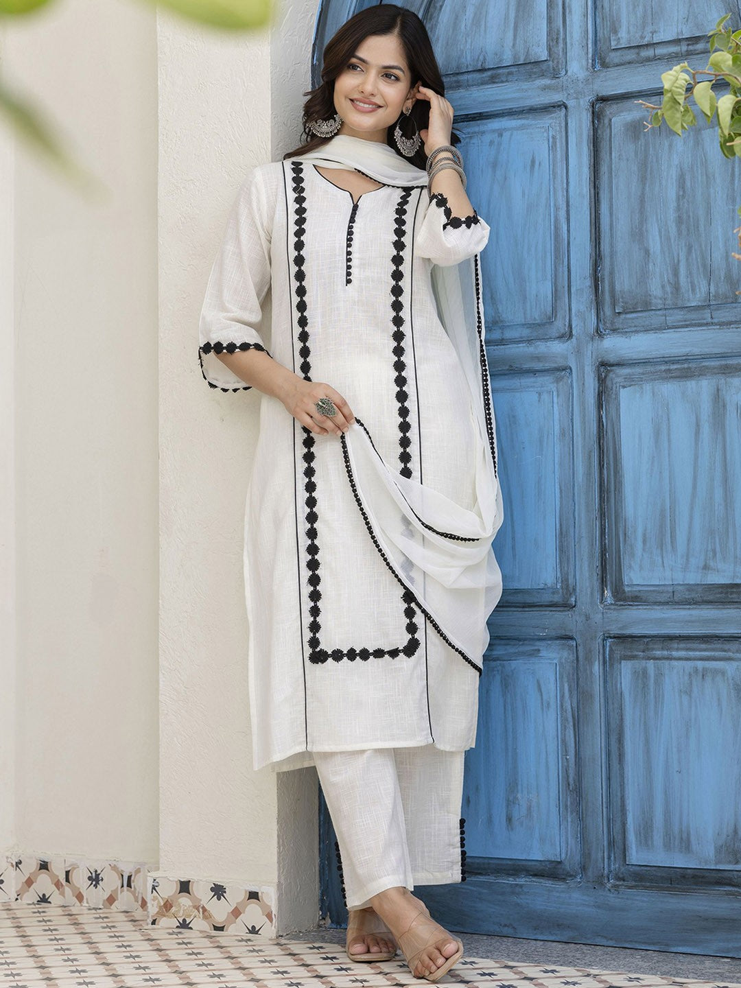 Minimalist Lace Magic – Black & White, Always Right