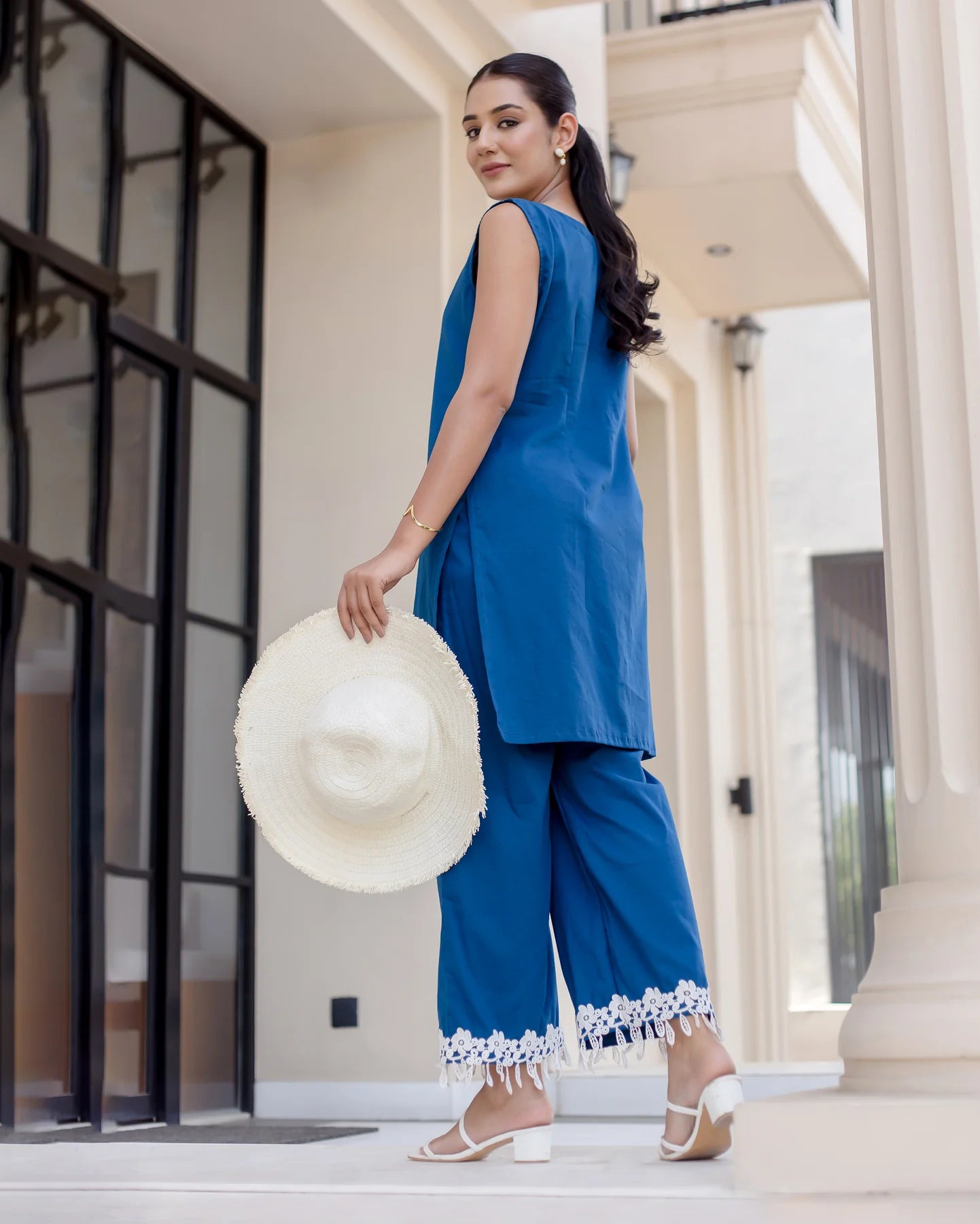 Minimal Effort, Maximum Style – In Classic Blue & White